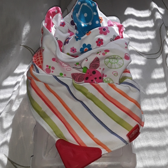 nuby muslin teether bib